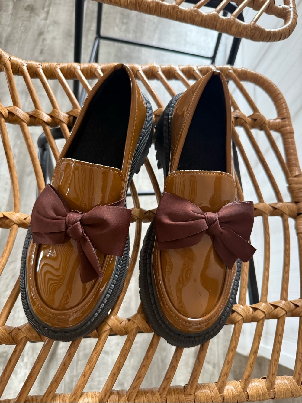 NWOT Patent Brown Bow Platform Loafers for Women - Picture 2 of 5
